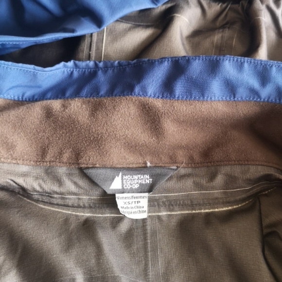 MEC Gore-Tex Pro Waterproof/Windproof Ski Shell Jacket - Picture 9 of 12
